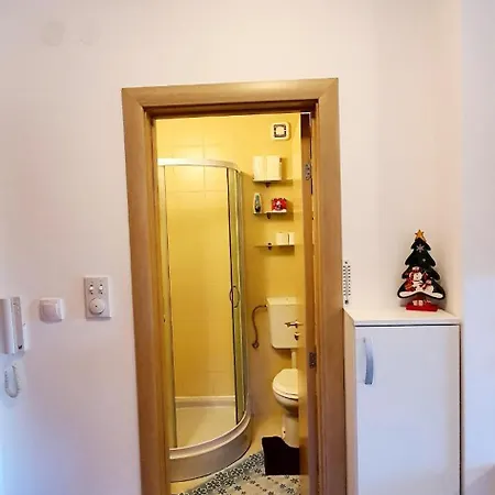 Anikaapartmani, * Brzeće