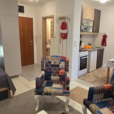 Anikaapartmani, Brzeće