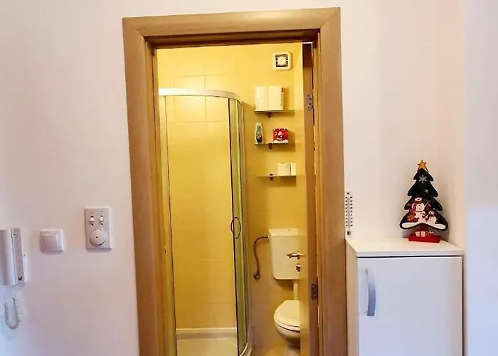 Anikaapartmani, * Brzeće