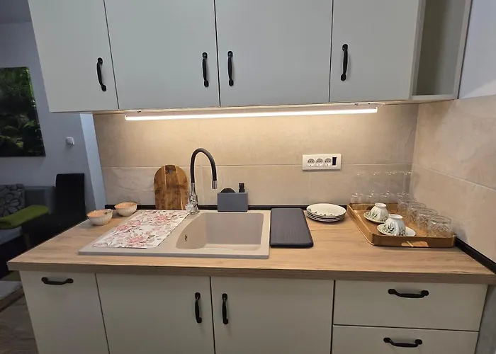 Anikaapartmani, Brzeće